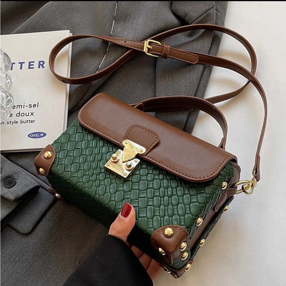 Brand new woman’s hangbag, vintage style crossbody shoulder purse with lock